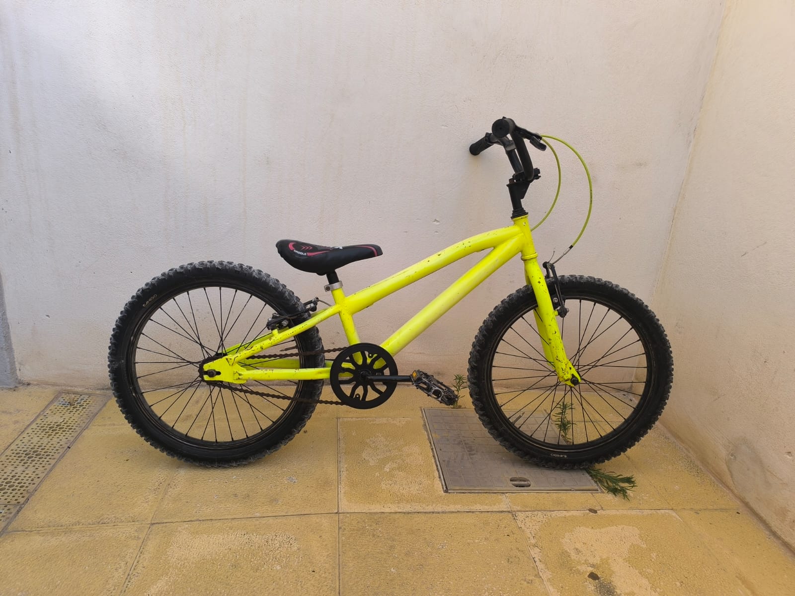 CHILDREN\'S BIKES